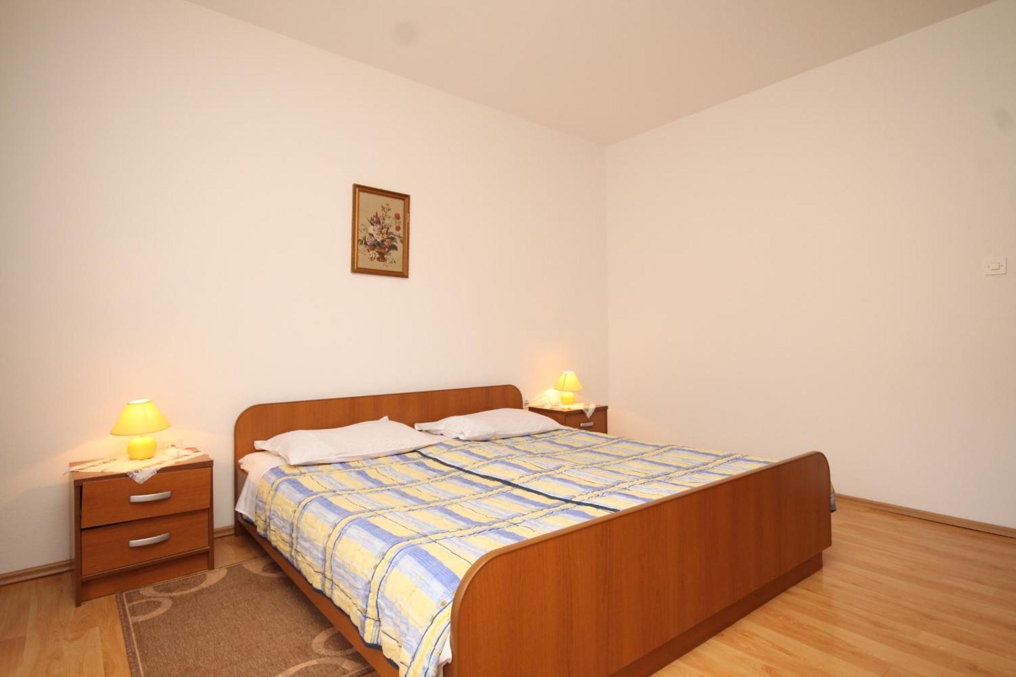 Apartments And Rooms With Parking Space マリ・ロシニュ 部屋 写真