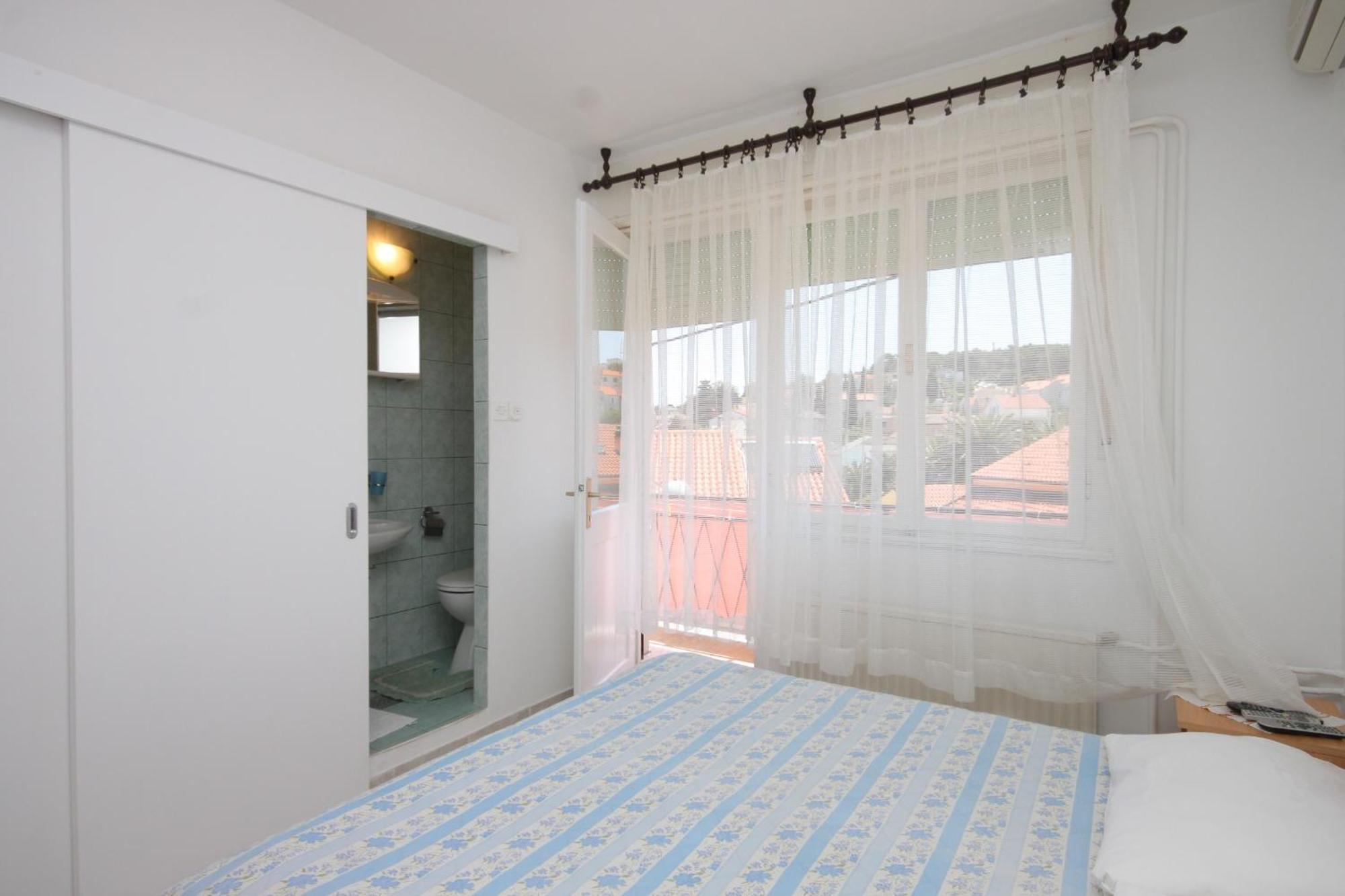 Apartments And Rooms With Parking Space マリ・ロシニュ 部屋 写真
