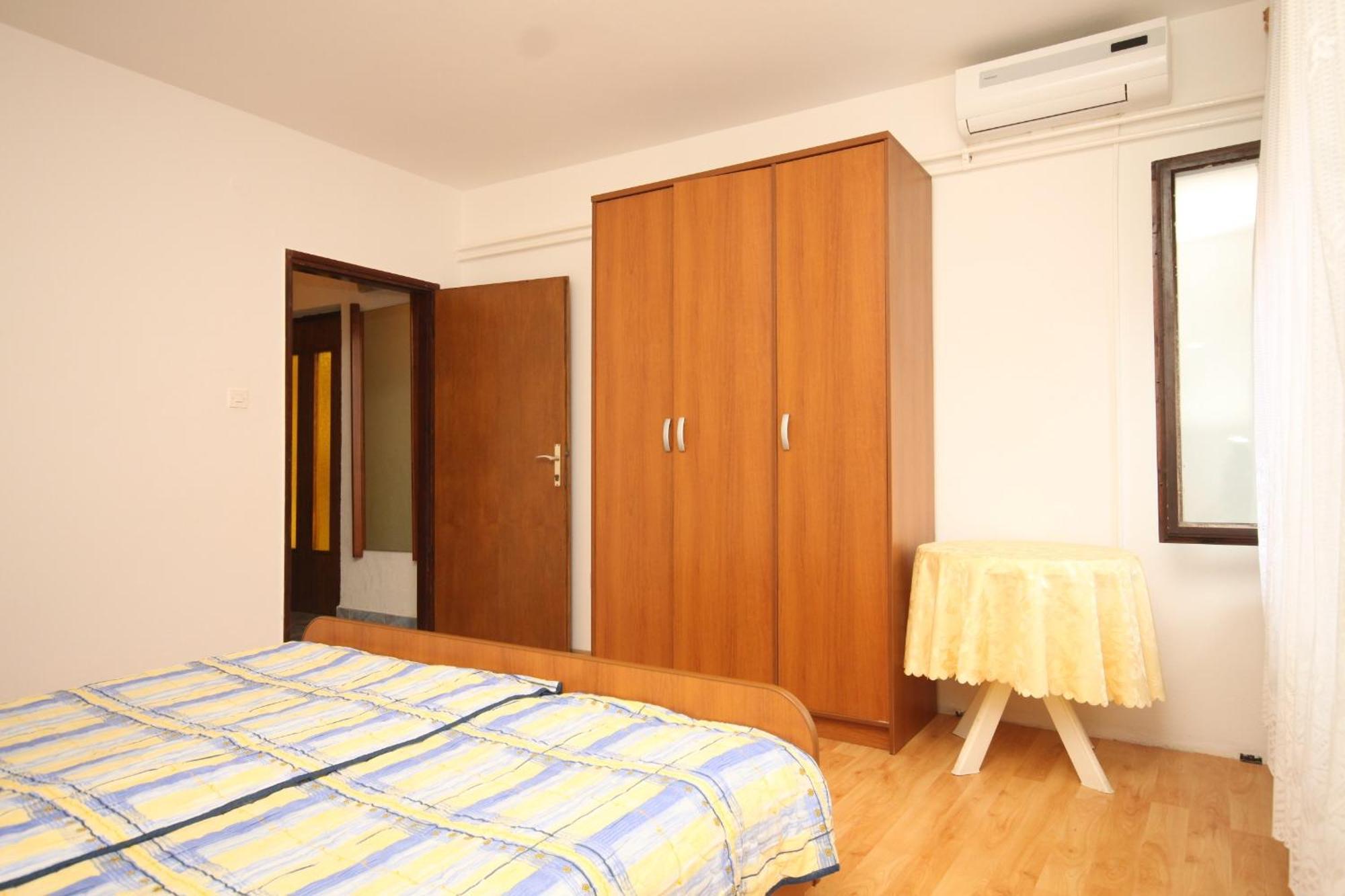 Apartments And Rooms With Parking Space マリ・ロシニュ 部屋 写真