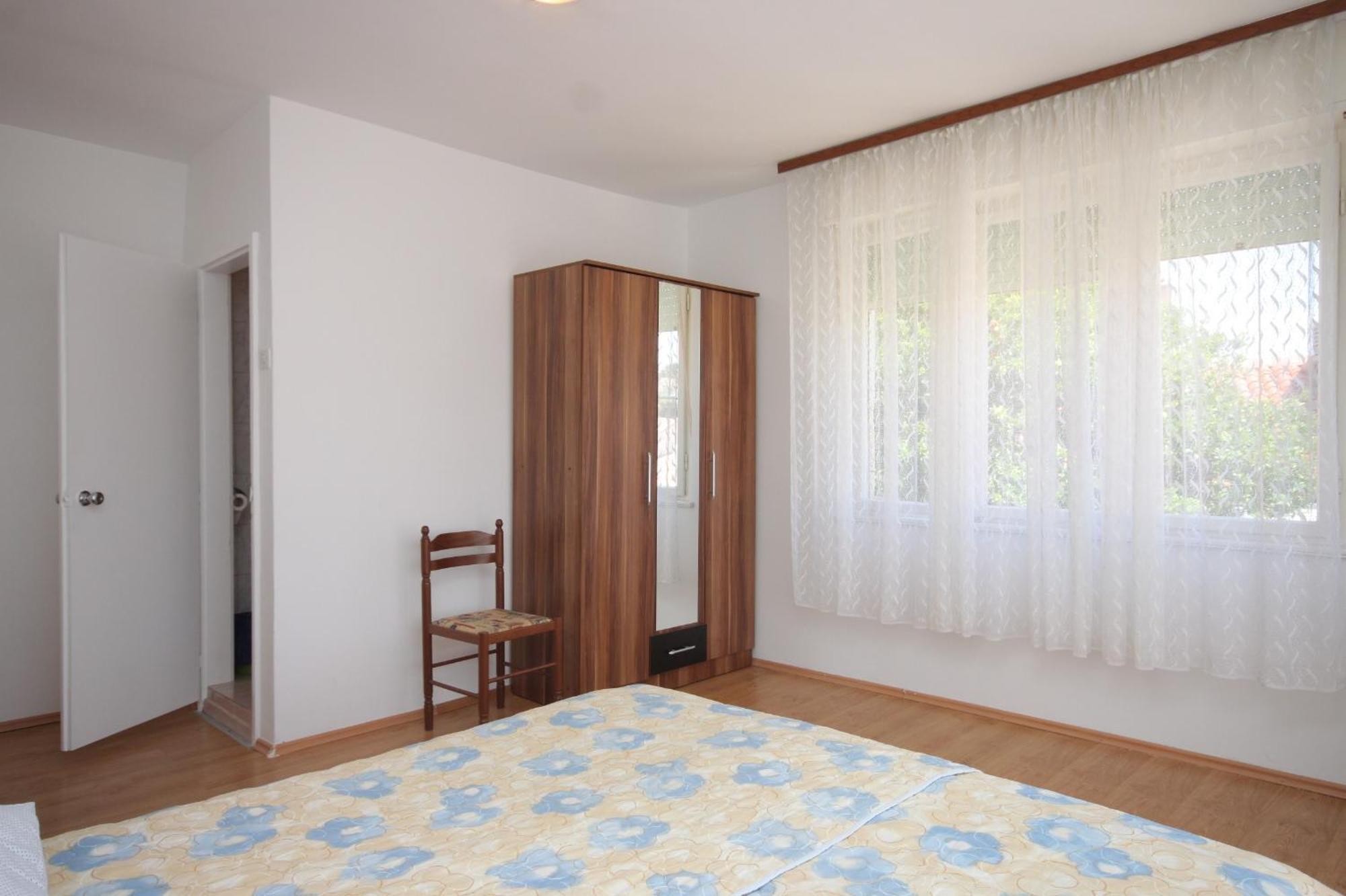 Apartments And Rooms With Parking Space マリ・ロシニュ 部屋 写真